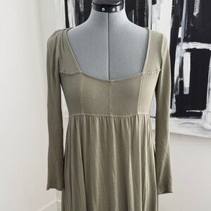 Very soft, Bridgerton-coded lounge dress